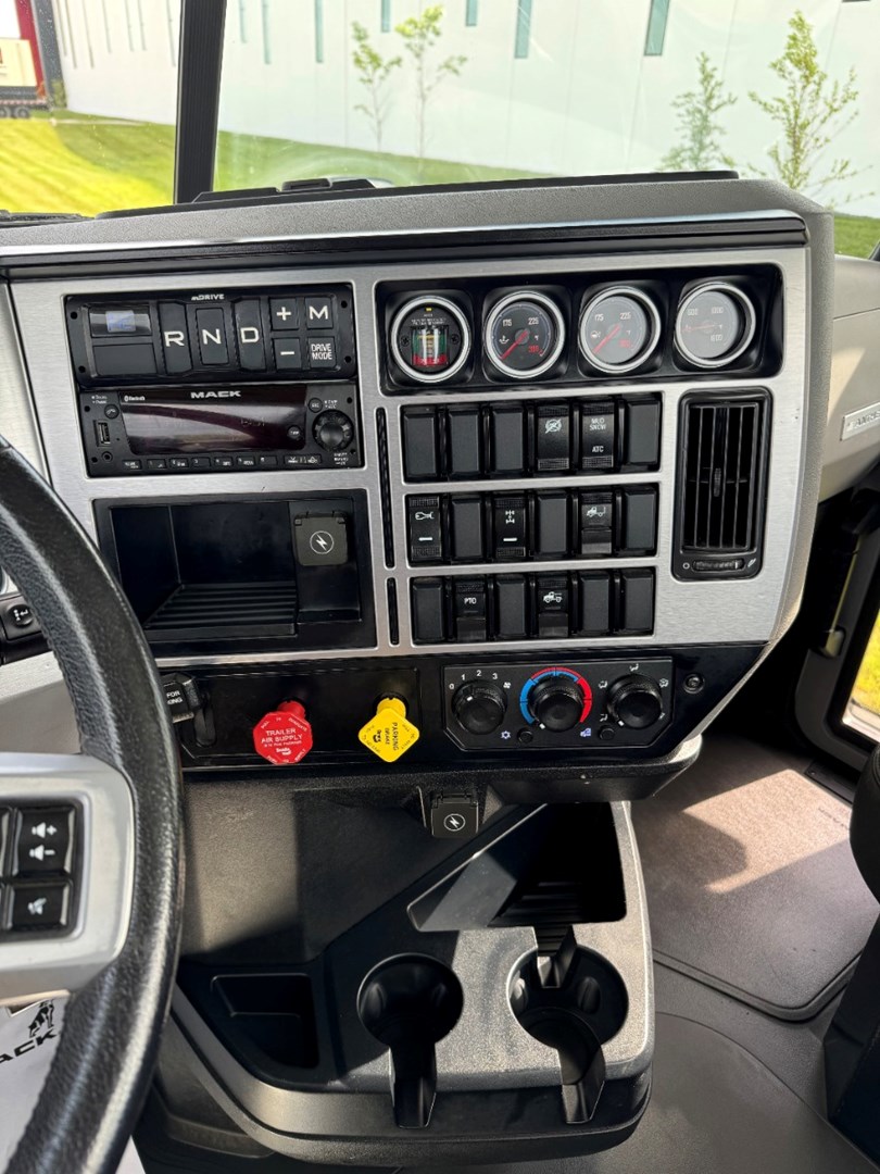 2022 MACK AN64T - USED TRUCKS DAY CAB - image 16